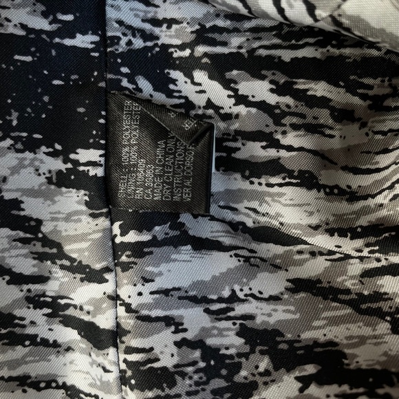 Tahari Arthur S. Levine Black Blazer w/Shiny Black Metal Buttons & Studs Size 6 - Picture 11 of 12